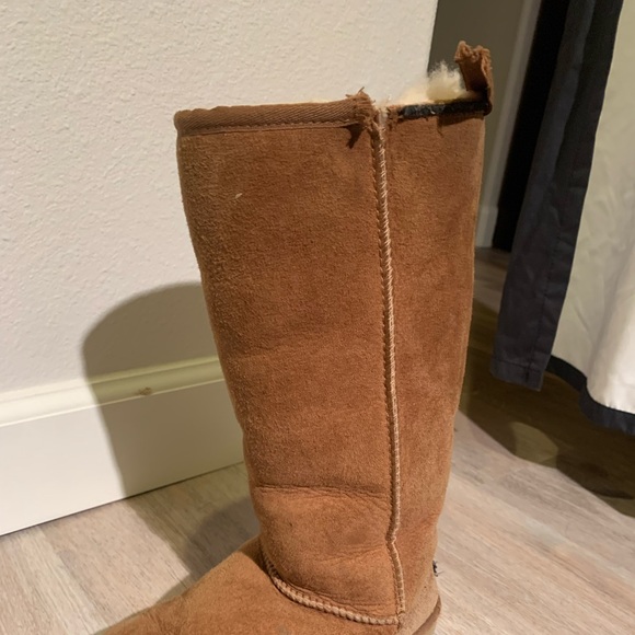 Tall tan UGG boots. Size 8. - Picture 5 of 6